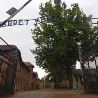 Zwiedzanie Auschwitz Brama Główna